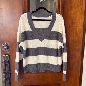American Eagle medium Striped V-Neck Sweater - Cream and Gray